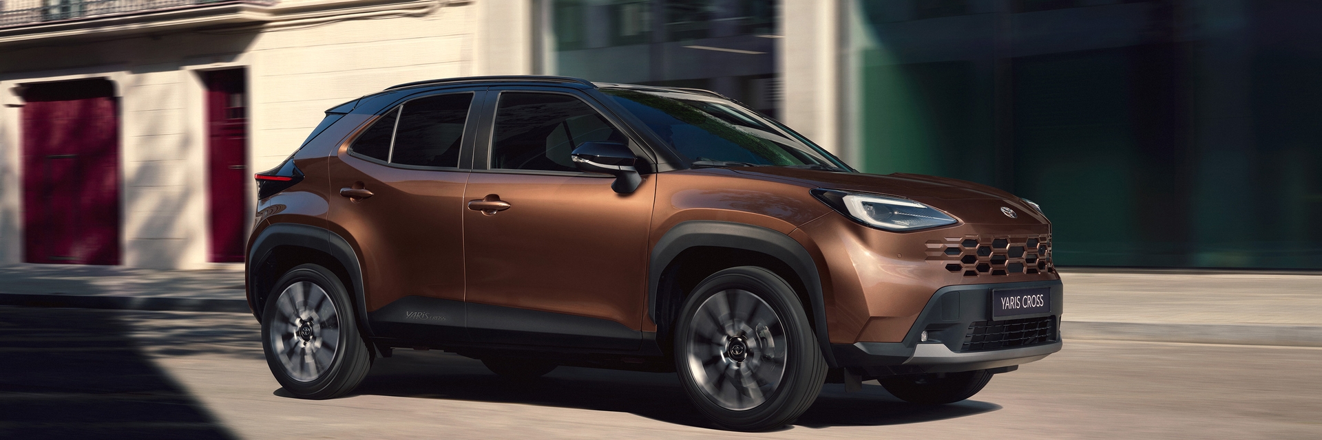 toyota-yariscross-exterieur-zijkant-hp-widecard-desktop
