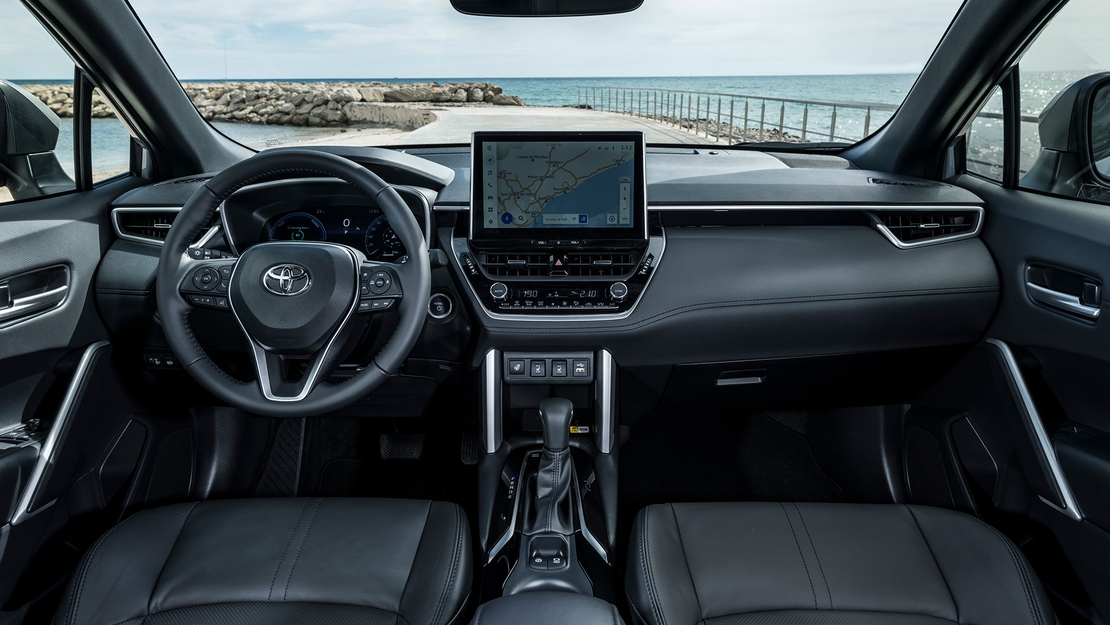 2022-corolla-cross-hybrid-dpl-awd-cement-grey-interieur-dashboard.jpg