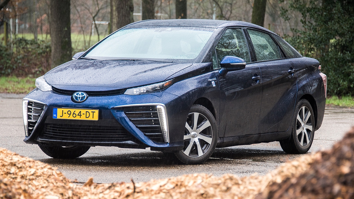 Toyota-Mirai-exterieur-linksvoor-blauw.jpg